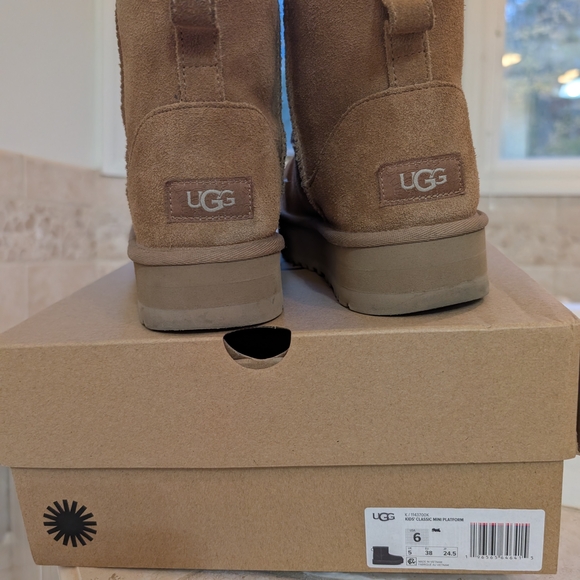 UGG Platform Tan (Chestnut) Sheepskin Kids Boots - Picture 6 of 8